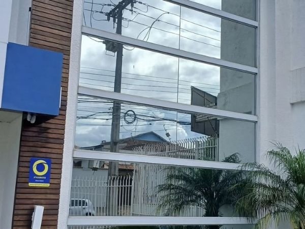 Garanta o controle da luminosidade com película refletiva em Simão Dias SE